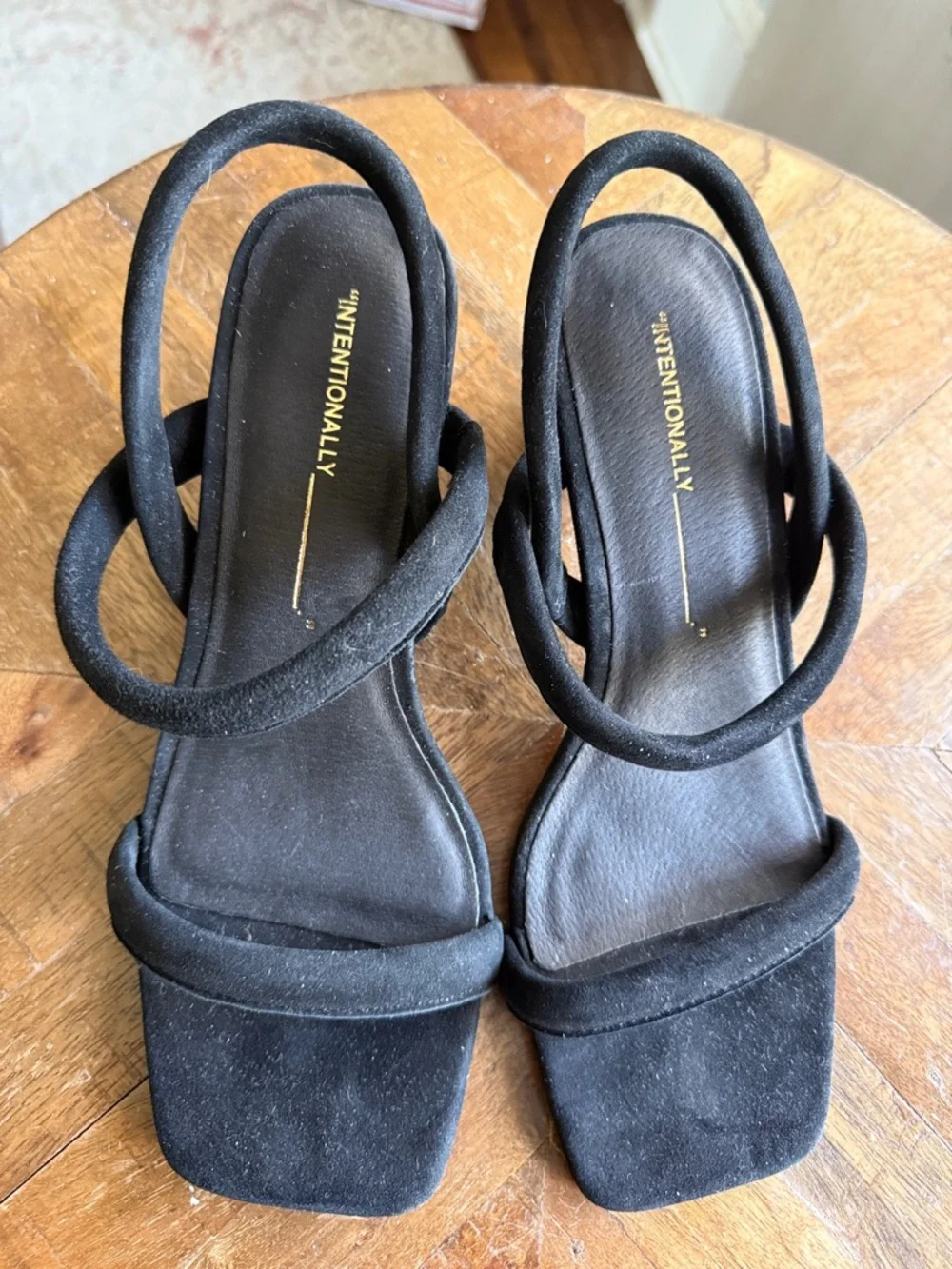 Intentionally Blank Strappy Suede Wood Heel Sandals 8. - Picture 2 of 7